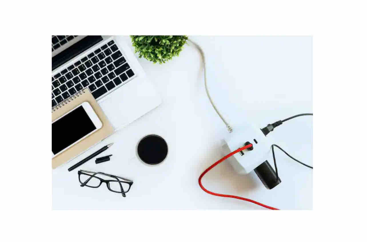 Commercial Electric 3-Outlet 3-USB Cube