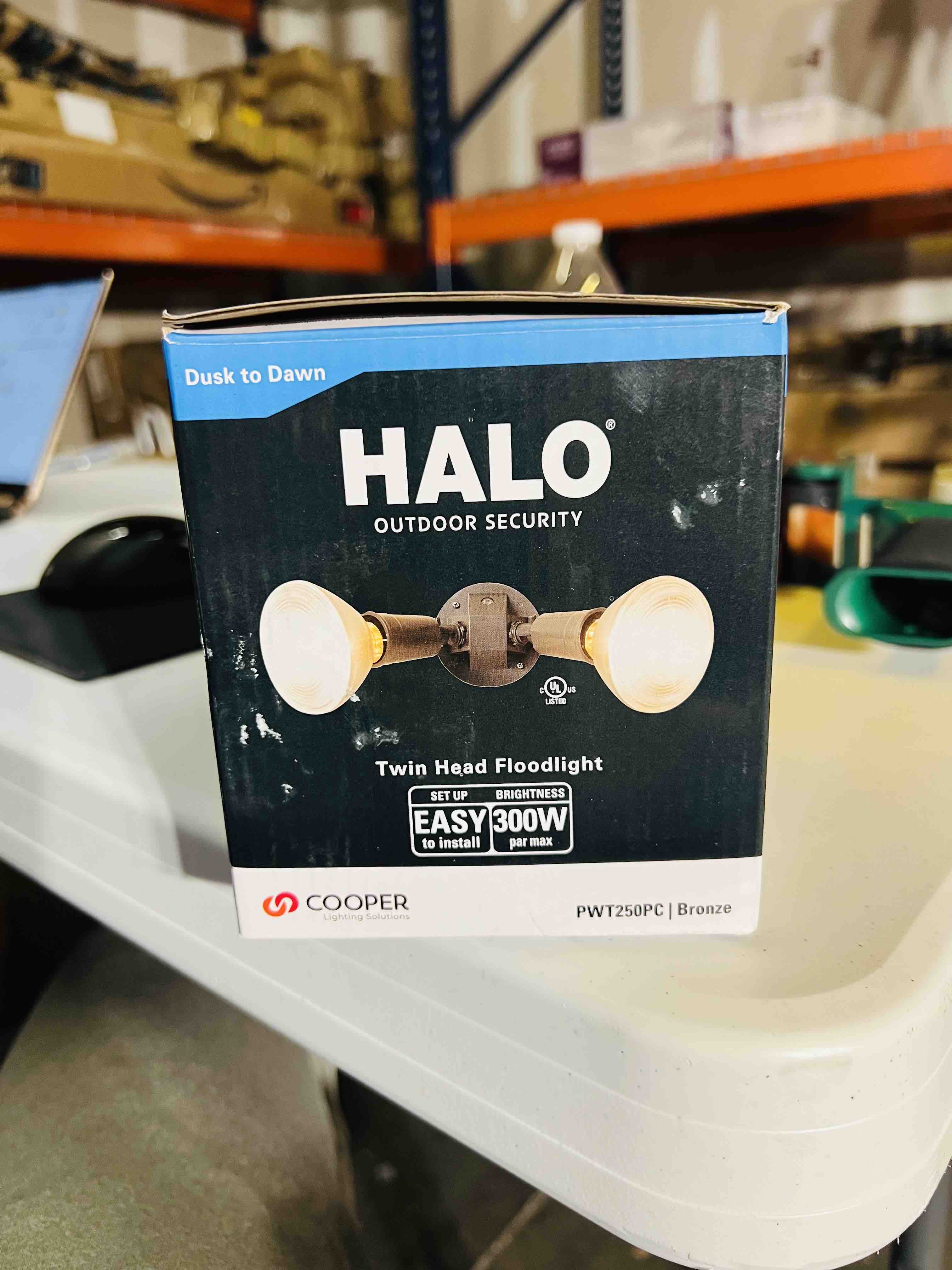 HALO 2-Lamp Outdoor PAR Twin Head Dusk to Dawn Flood Light, Bronze PWT250PC 300W