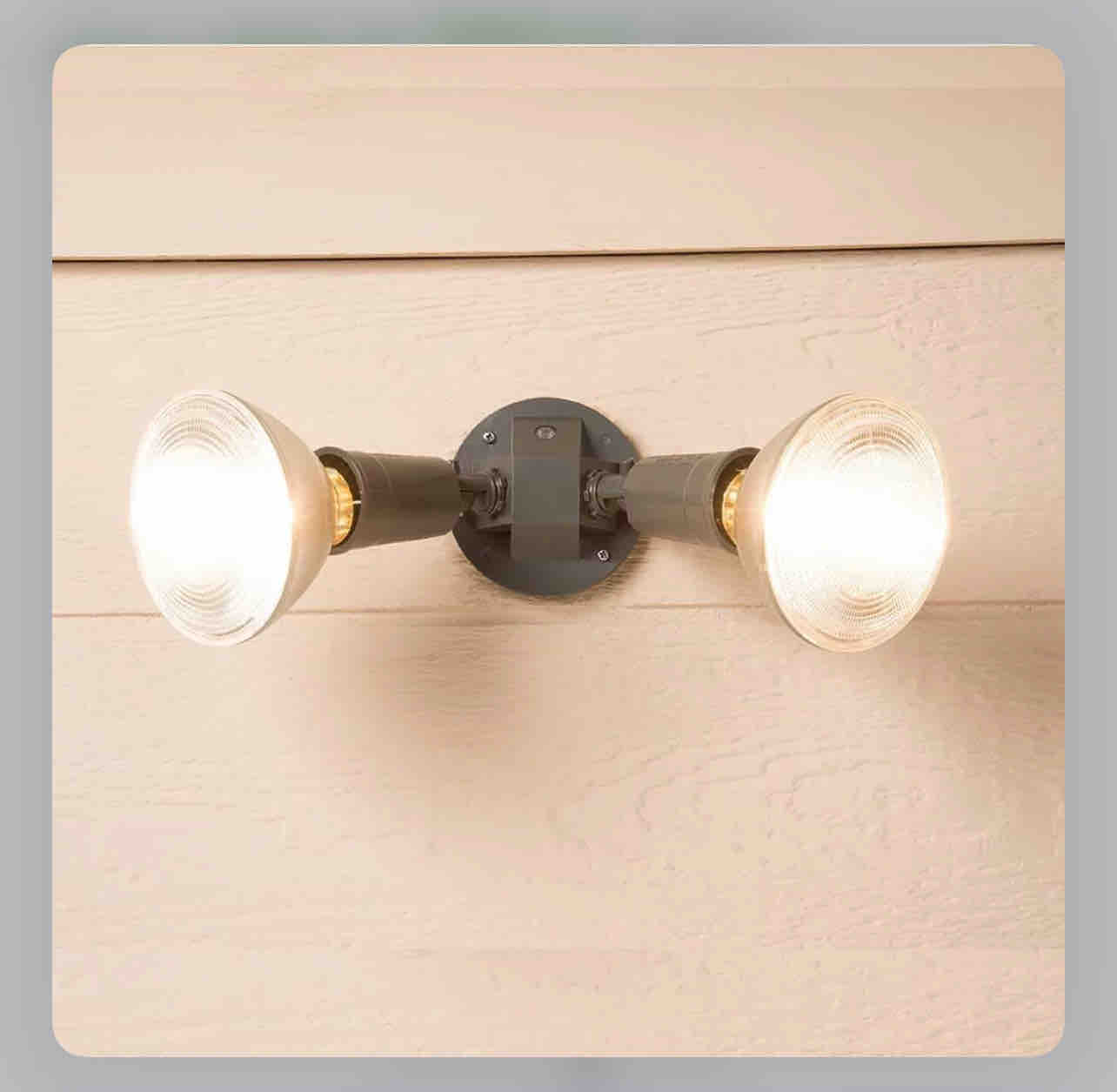 HALO 2-Lamp Outdoor PAR Twin Head Dusk to Dawn Flood Light, Bronze PWT250PC 300W