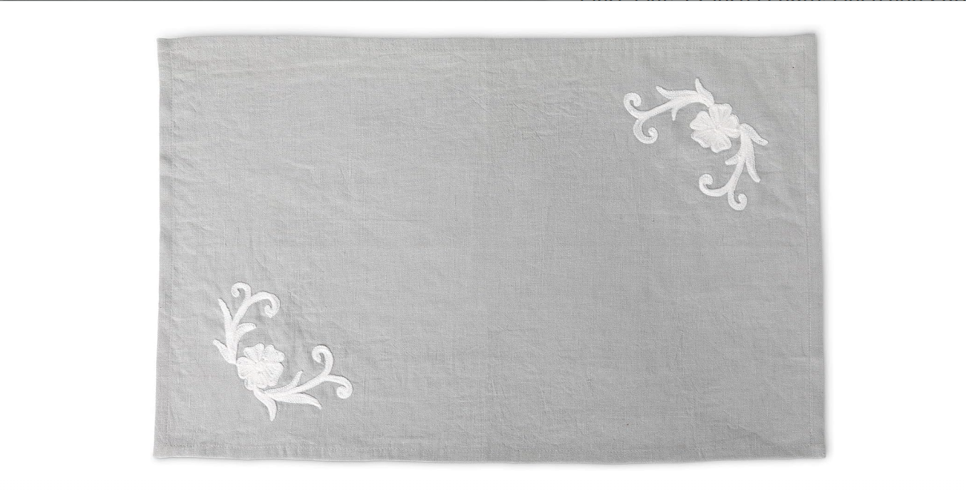Park Hill Collection Cosette Embroidered Linen Place Mats (4), 19-inch Length