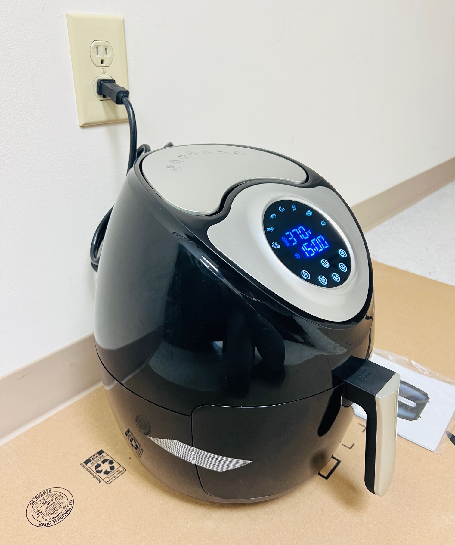 XL 8-Qt. Electric Rapid Air Fryer, 7 Presets, LCD Touchscreen, Non-Stick Basket, 1800W